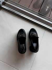 Sapatos DKNY novos