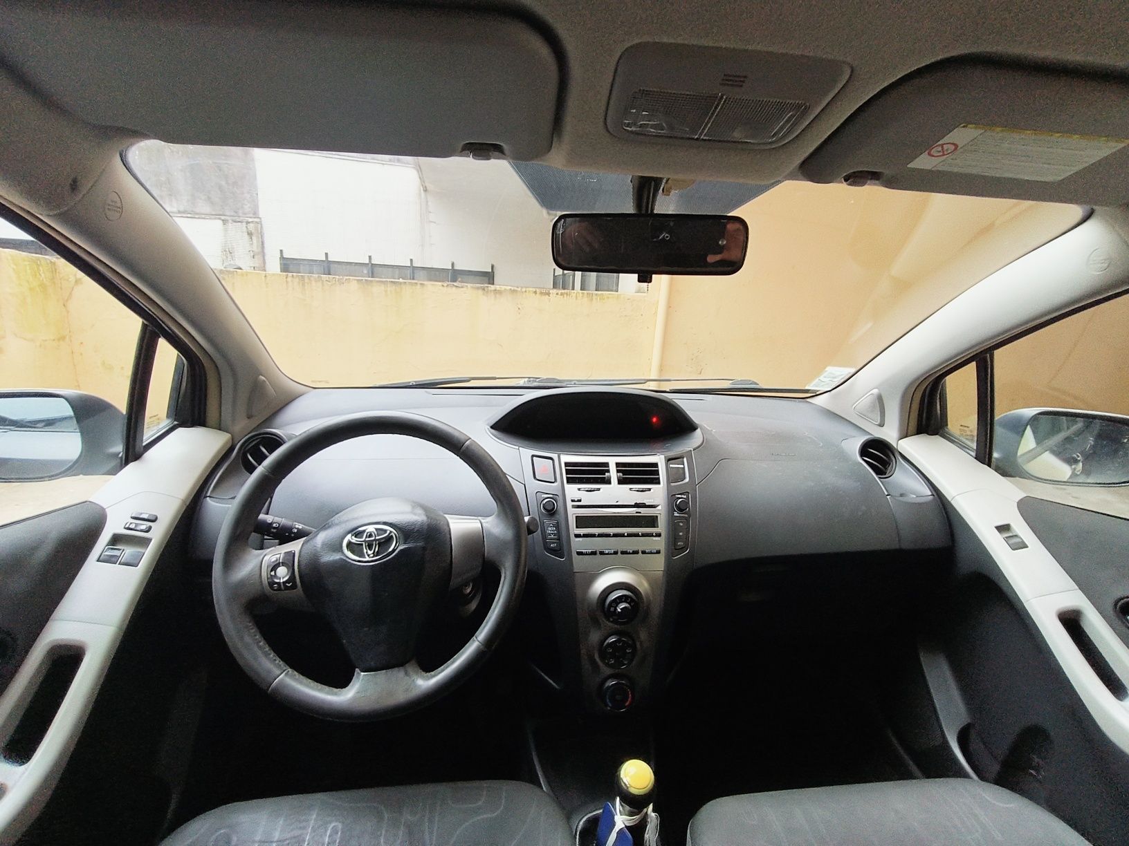 Toyota Yaris 1.0 VVT-i ano 2010