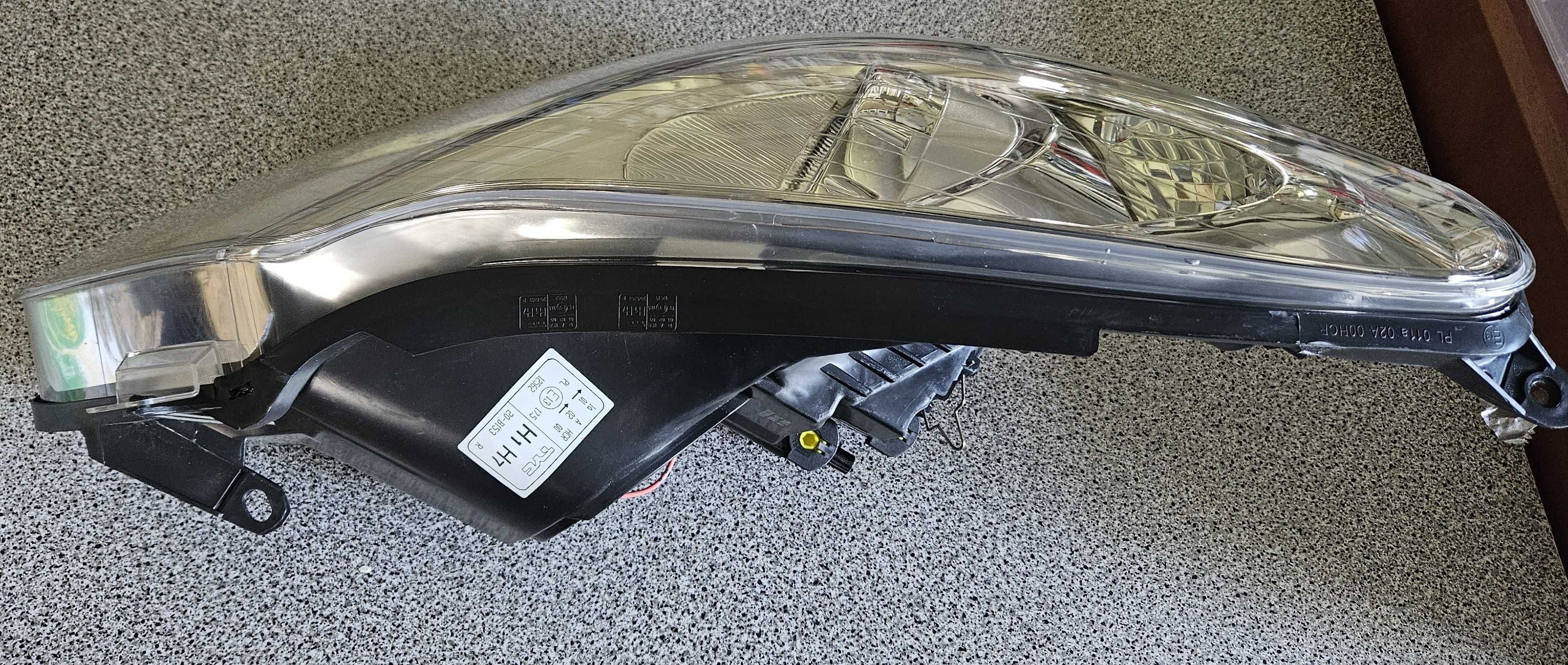 Komplet lamp reflektorów przód Opel Corsa D