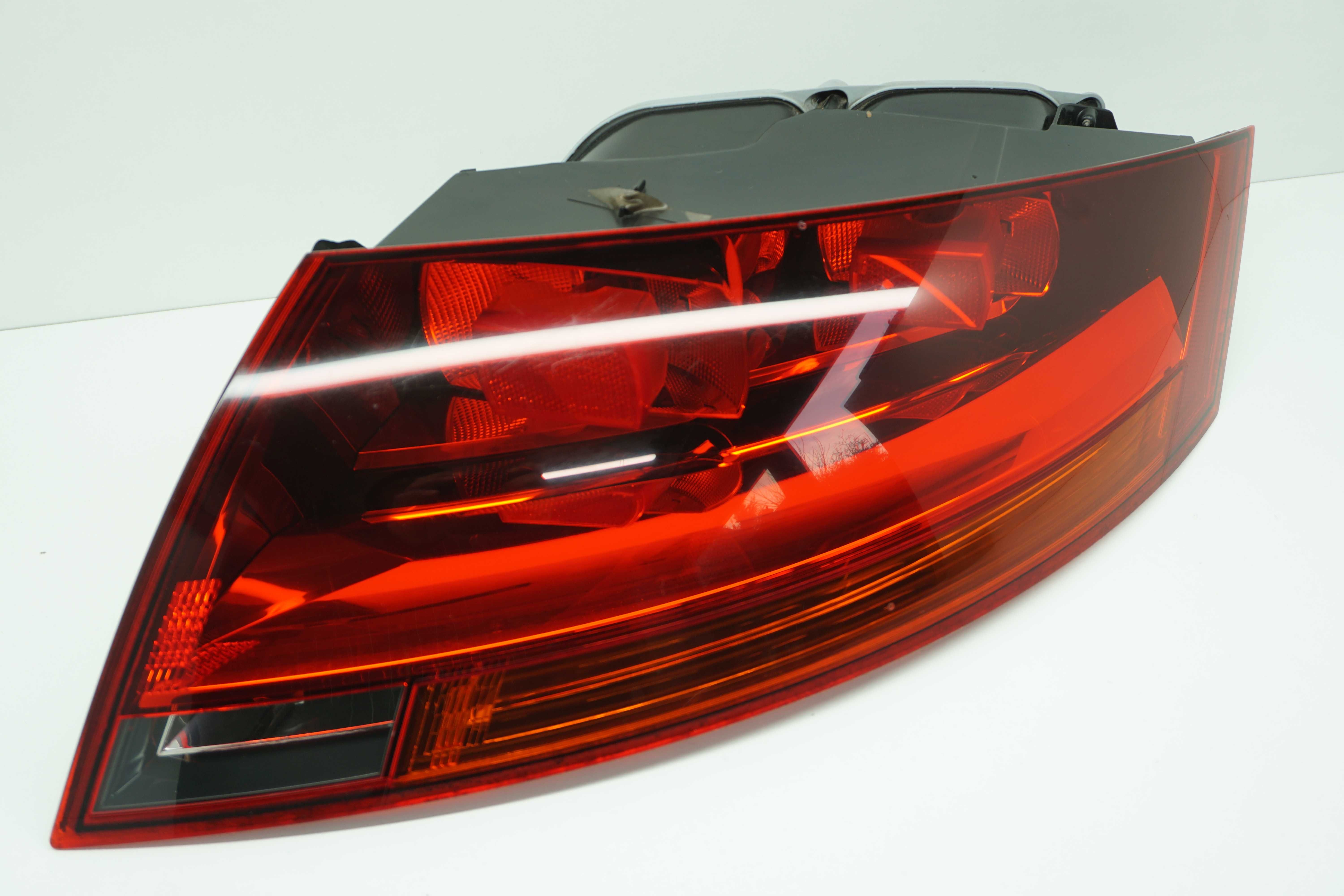 Audi TT 8J Coupe tylna lampa prawa lampa tył prawa czarna Ładna*