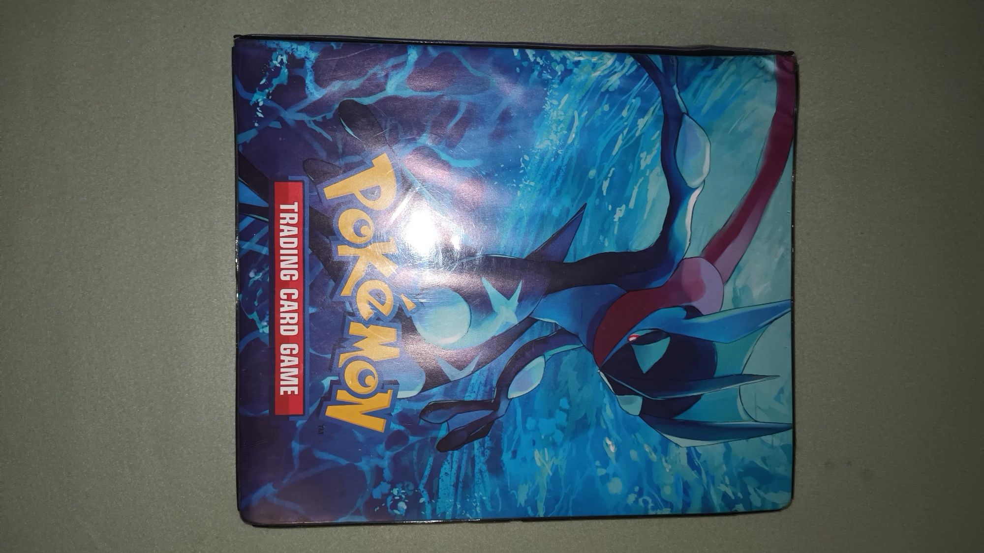 Coleção de cartas Pokémon com álbum pack