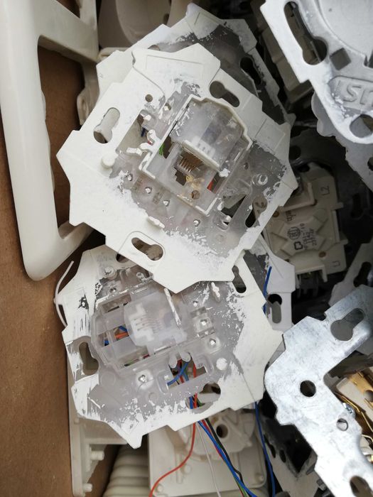 Tomadas usadas em bom estado