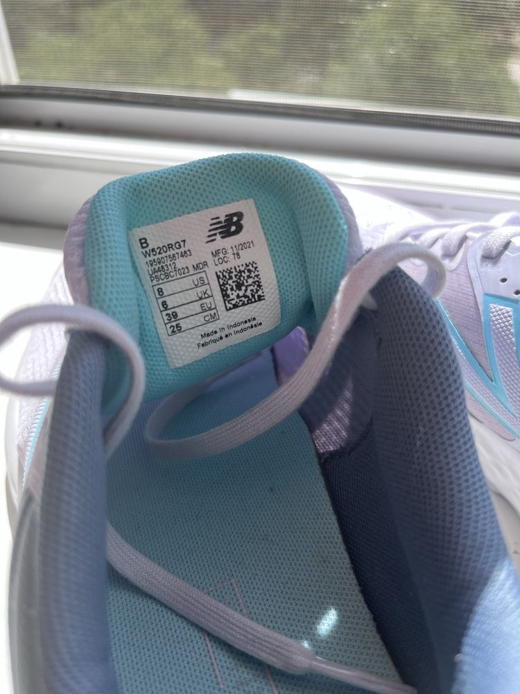 Кросівки жіночі New Balance 520 розмір 39