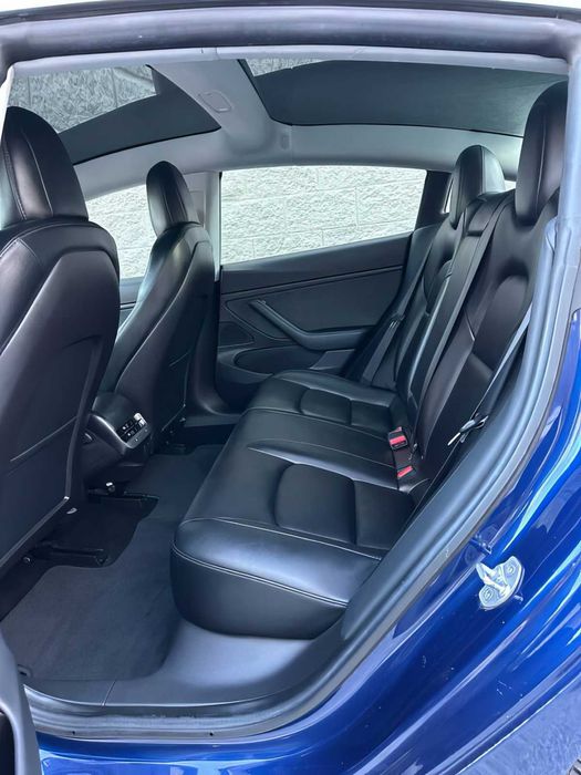 Tesla Model 3      2019