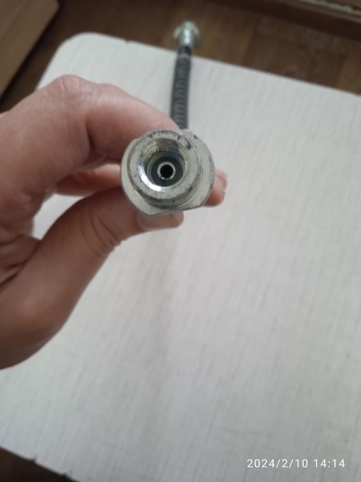 Передня тормозна шланга на Мітсубісі галант,лансер 1989-1993г.в