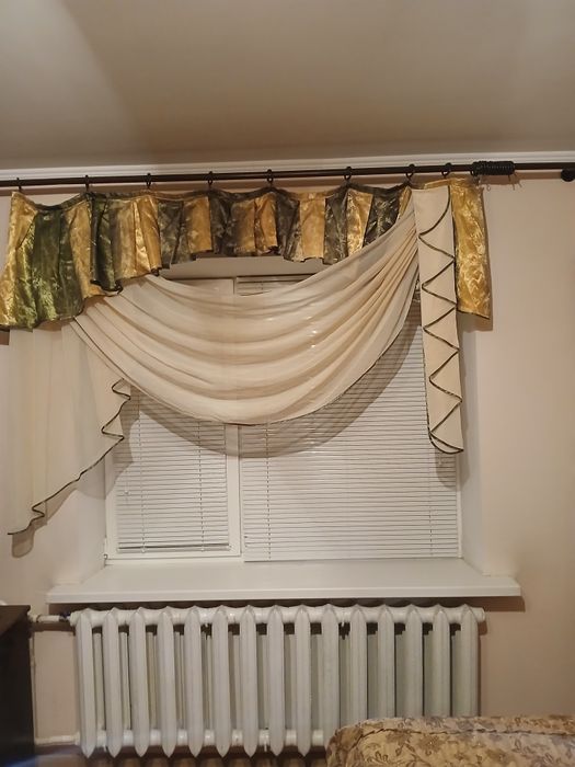 Ламбрикени на вікно