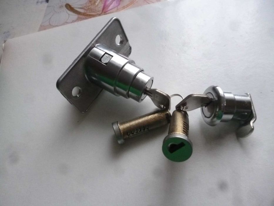 Fiat 125p kombi FSO zamek klapy tył wlew bębenki 2 szt