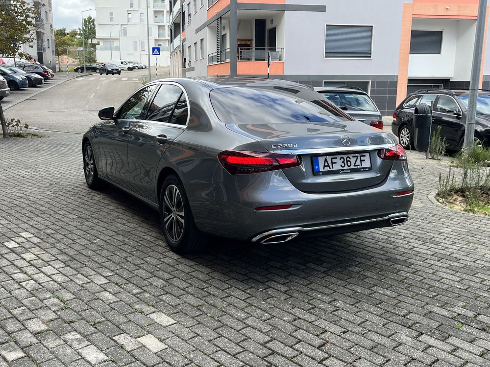 Mercedes-Benz E220d Advantgarde NACIONAL (Só 40.000 KM!)