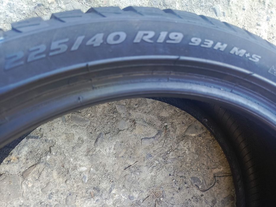 Sprzedam bardzo ładne opony Pirelli 225/40 r19