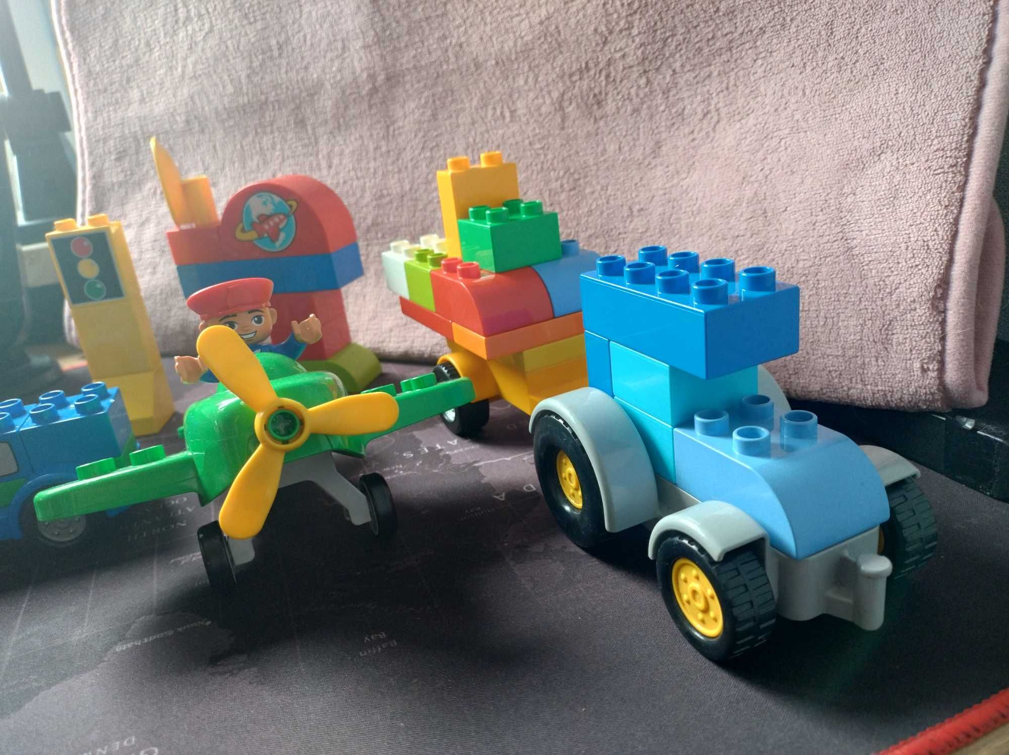 Lego Duplo pojazdy traktor samochód samolot
