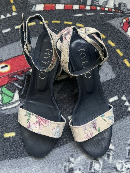 Sandały letnie na słupku Ryłko 37, w dobrym stanie