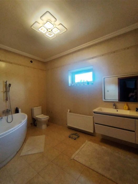 Продам 2 дома на 7 сотках земли на Таирова.