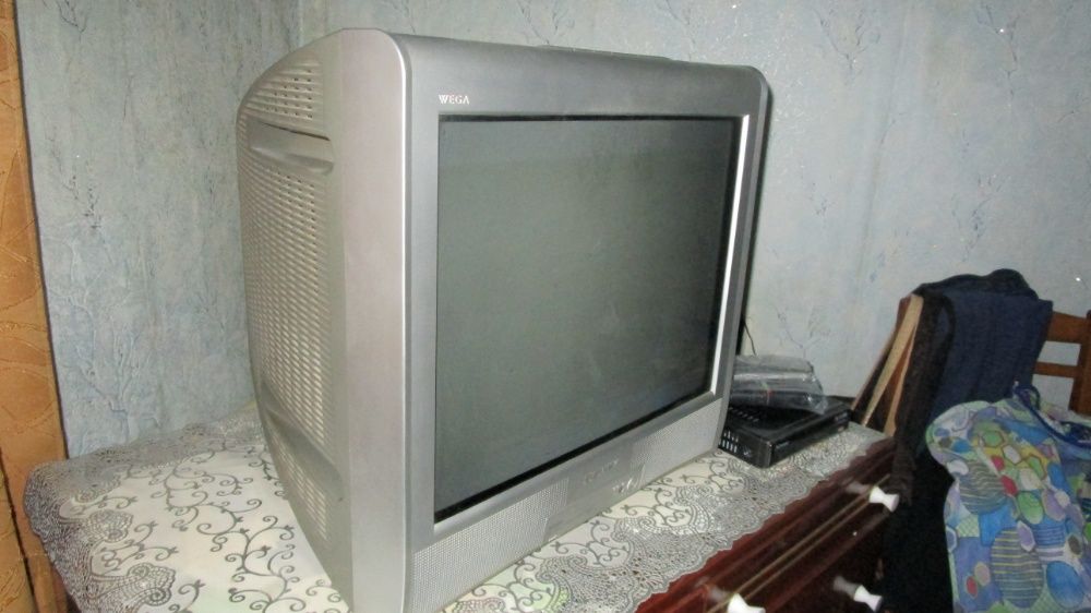 Телевизор "SONY" WEGA ( Trinitron ).