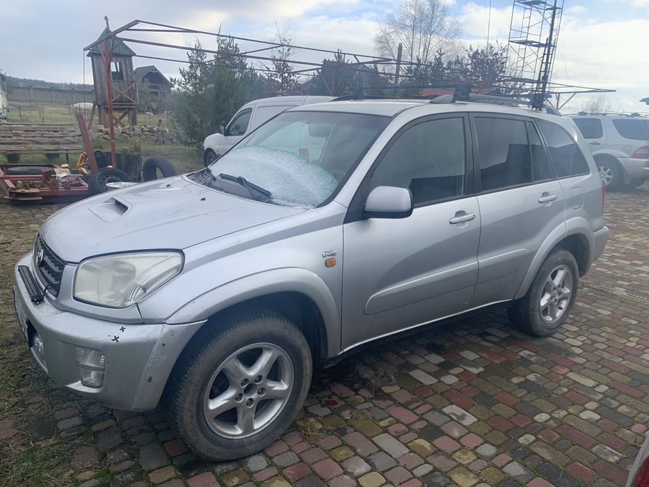 Toyota RAV 4 2004 рік