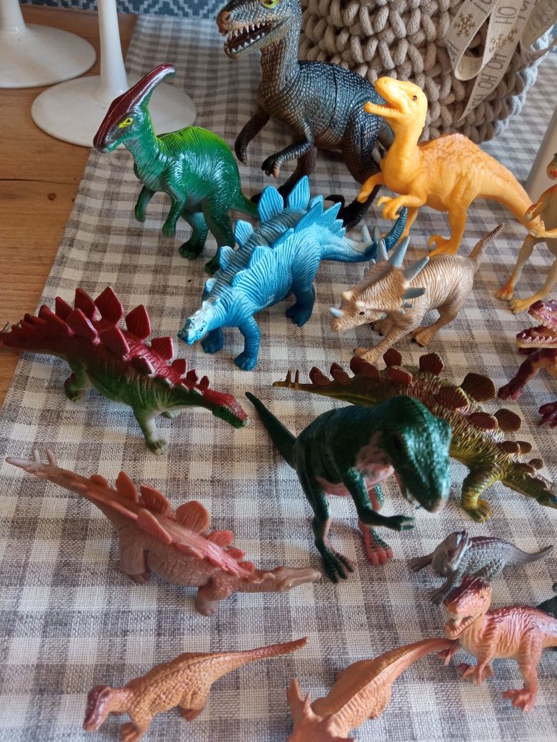Zestaw dinozaurów 25 szt.
