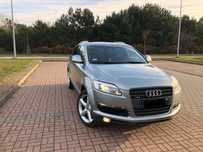 Audi Q7  - uszkodzonym silnikiem