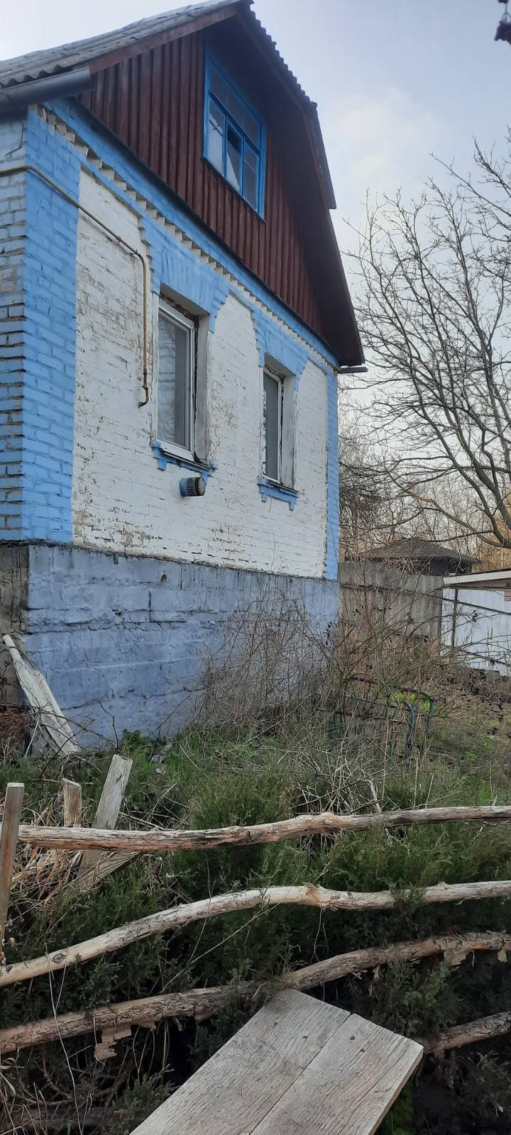 Будинок в центрі села, фасад під бізнес, дом