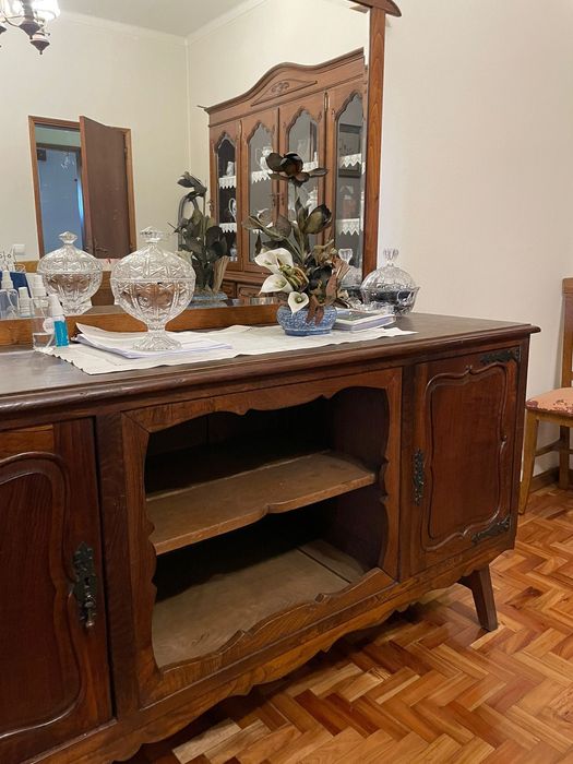 Móvel vintage com espelho super elegante