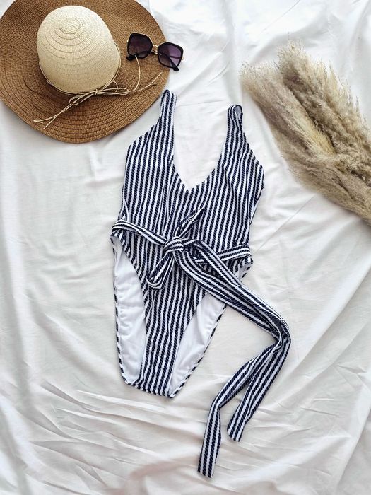 Strój kostium kąpielowy jednoczęściowy z paskiem w granatowe paski XL