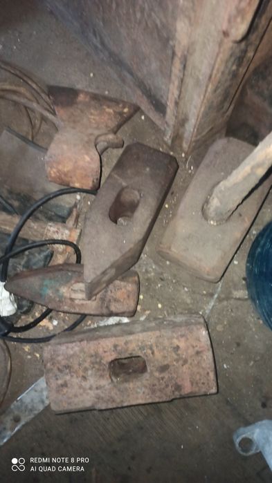 Кувалды топоры молотки вилы