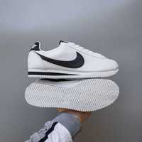 Чоловічі кросівки Nike Cortez білий з чорним  2692 ТОП