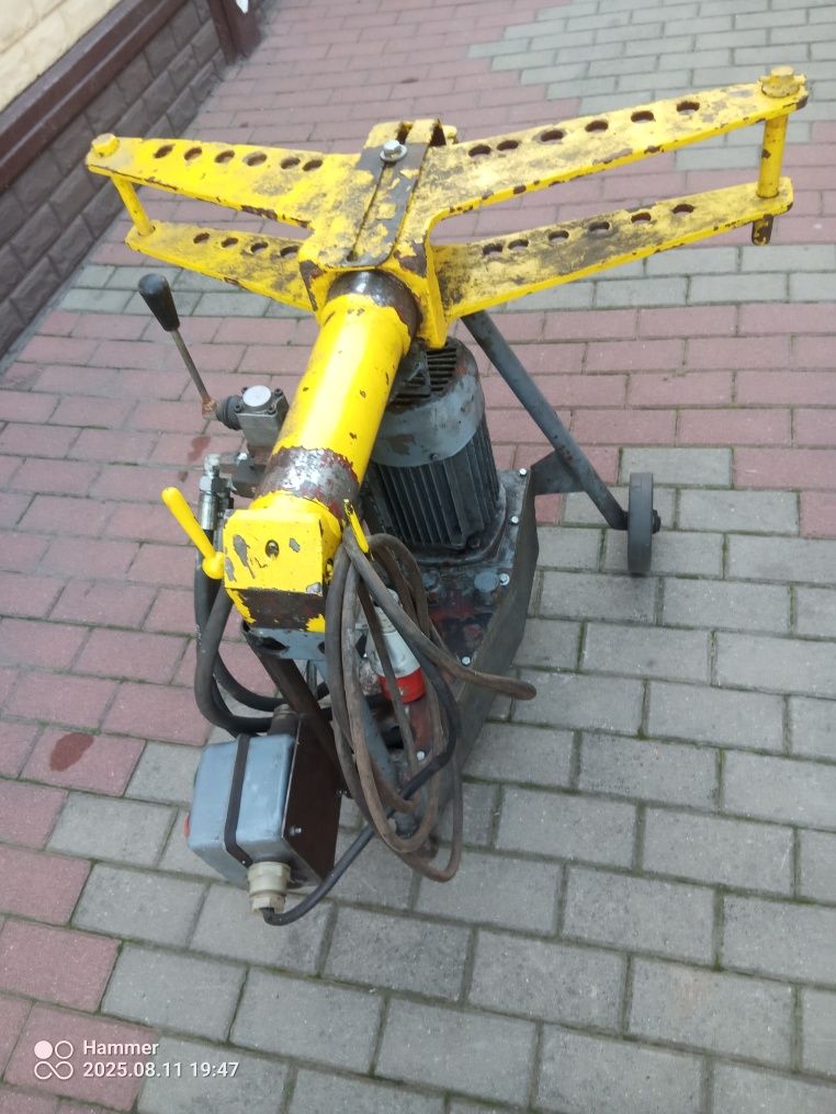 Gientarka do rur hydrauliczna na rozdzielaczu