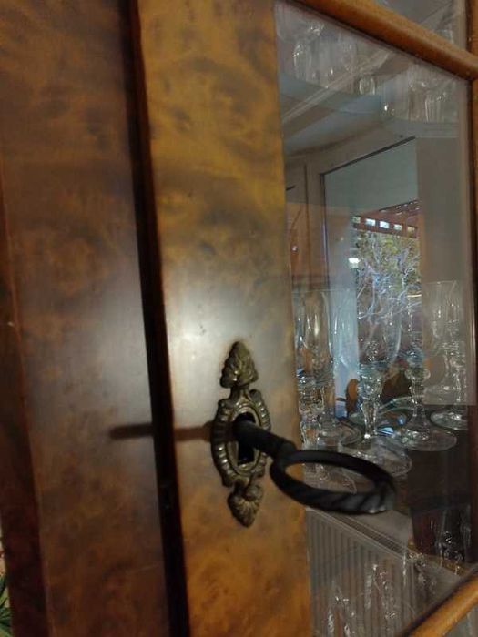 Sprzedam dużą witrynę do salonu