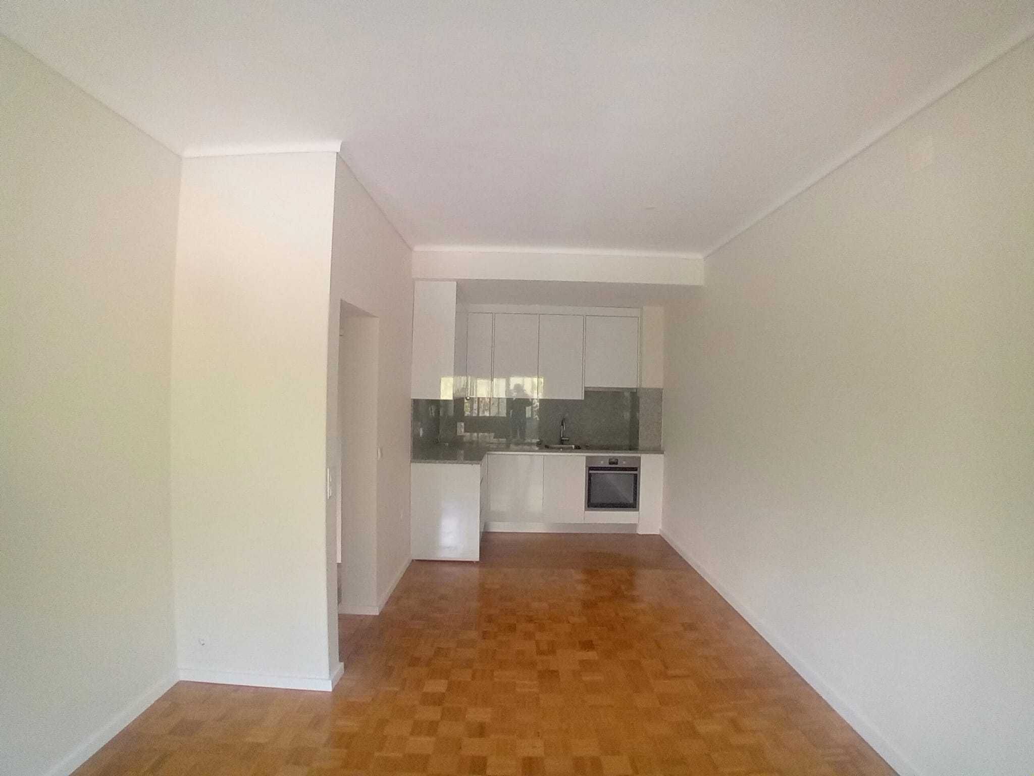 Excelente t1 renovado ao metro do Marquês