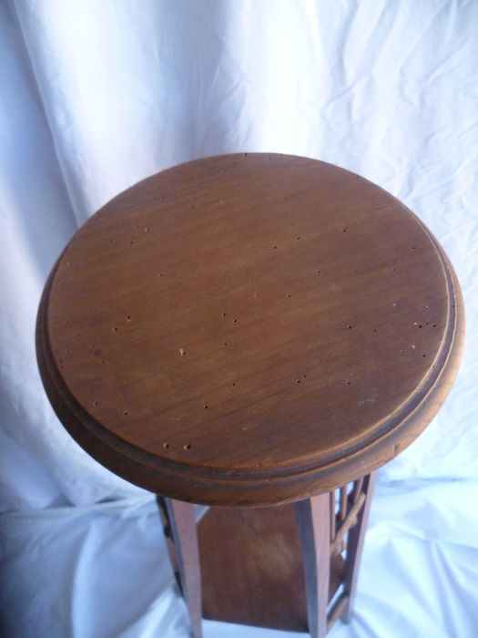 Floreira do ENXOVAL dos anos 50 ou 60 Coluna para flores em madeira