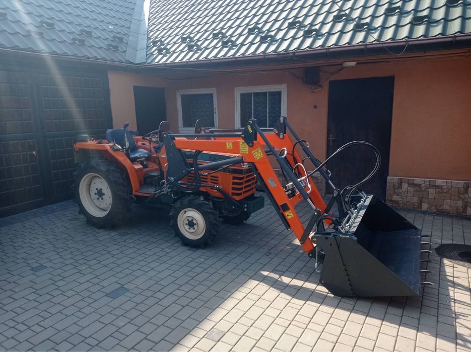 мінітрактор кубота з погрущиком