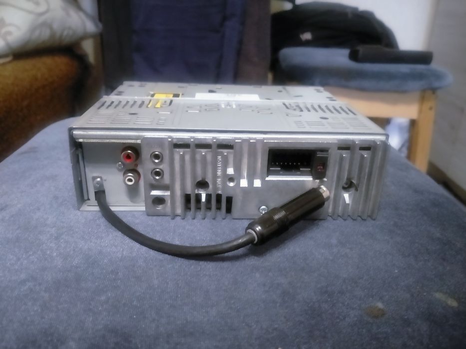 Alpine CDE -133BT магнитола с блютузом