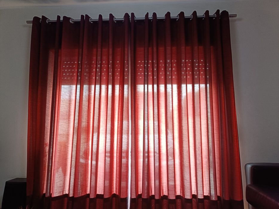 Cortina + varão 
Medida largura 2,60
Altura 2,30