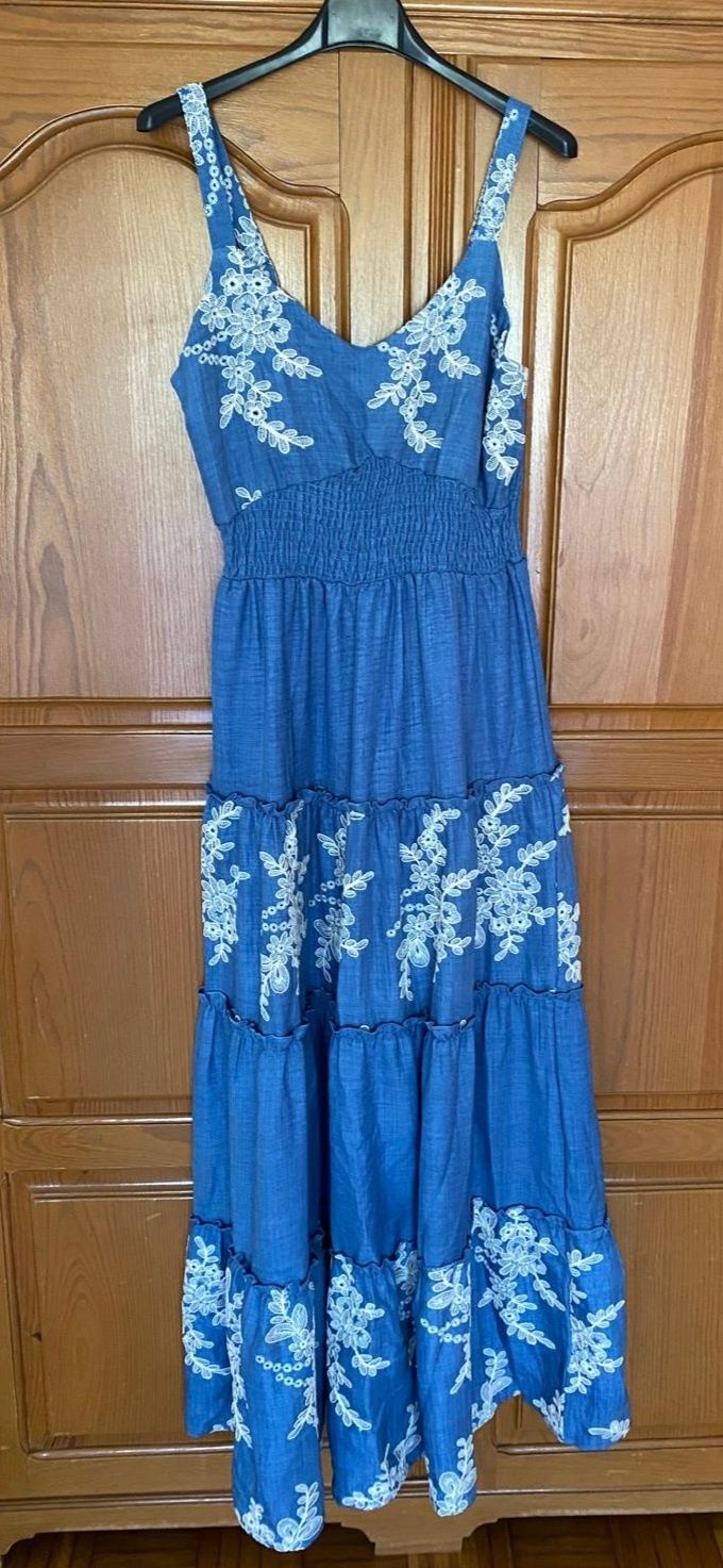 Vestido com bordado inglês