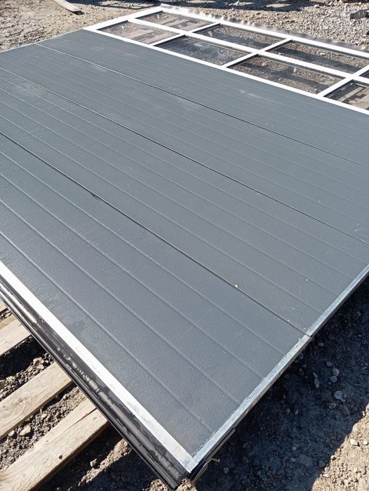 Brama garażowa segmentowa panelowa przemysłowa 408x366 wysoka