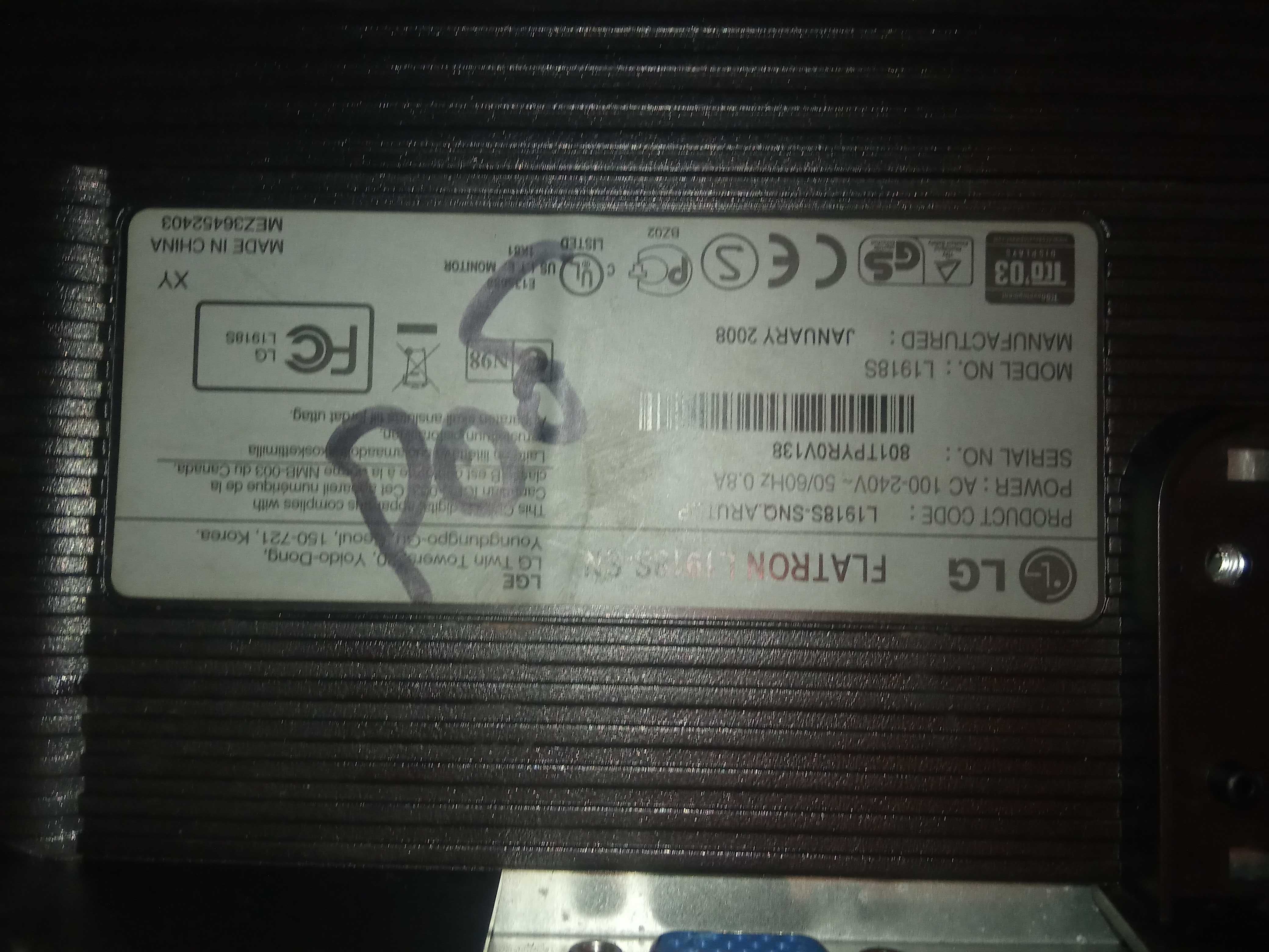 Монітор 19 дюймів