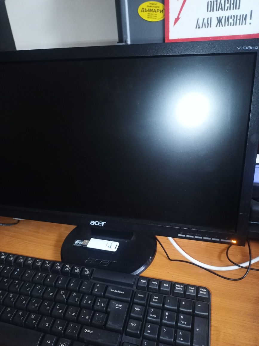 Системньій блок и монитор 19" Acer