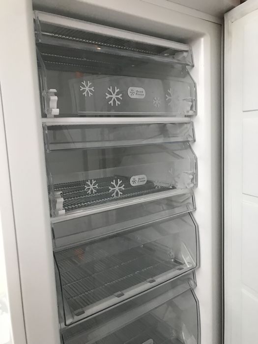 Морозильна камера zanussi