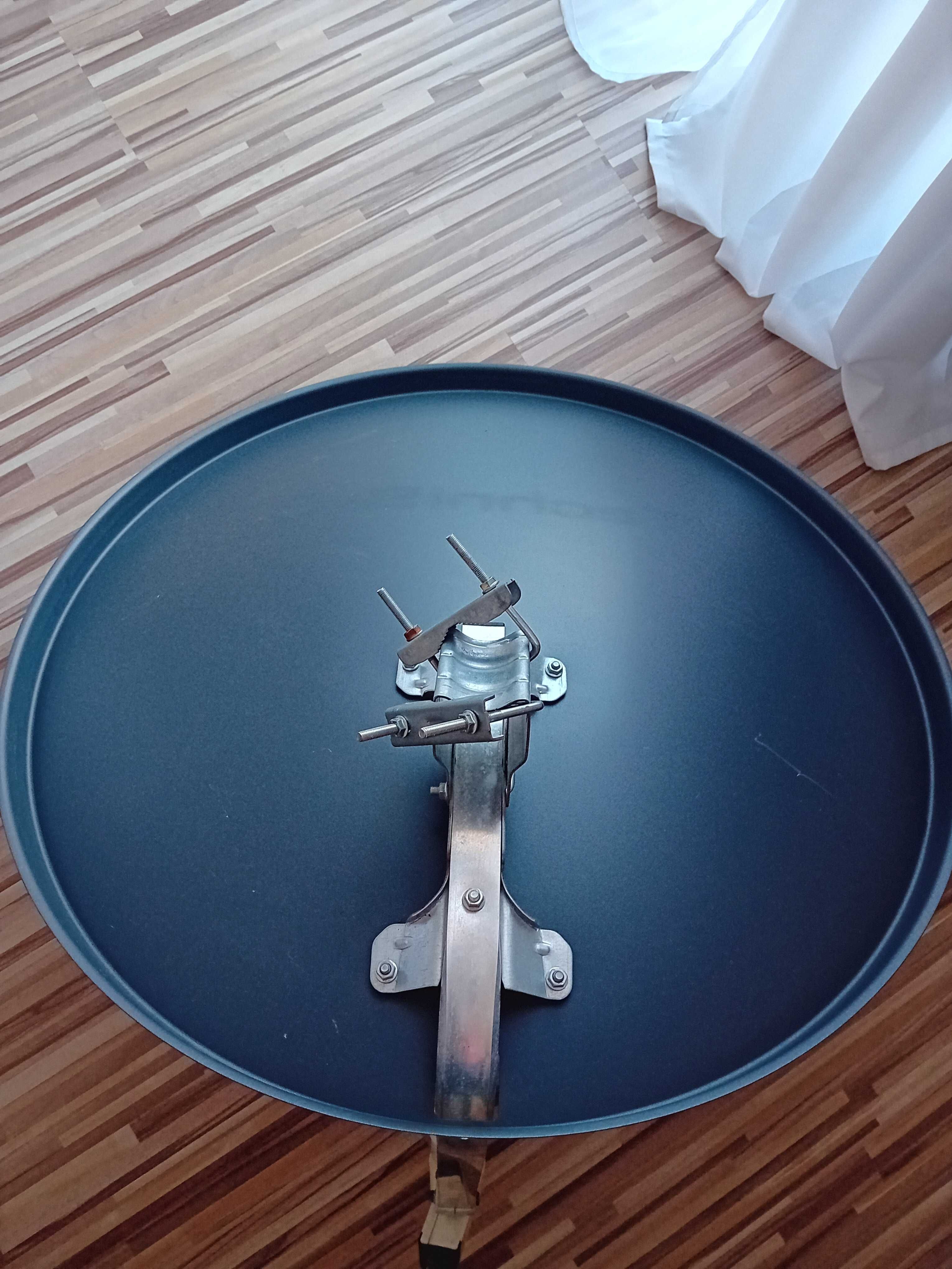 Antena satelitarna z konwerterem