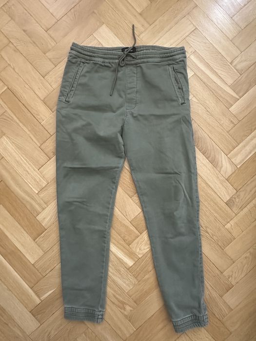 Spodnie rozciagliwe joggery pull&bear M/L stan bdb