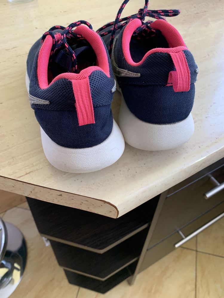 Buty Nike Roshe Run rozm 36 , długość wkładki 23 cm