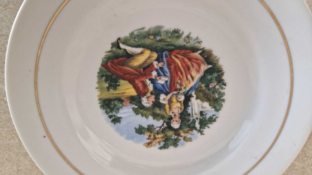 Prato decorativo de pendurar na parede com suporte