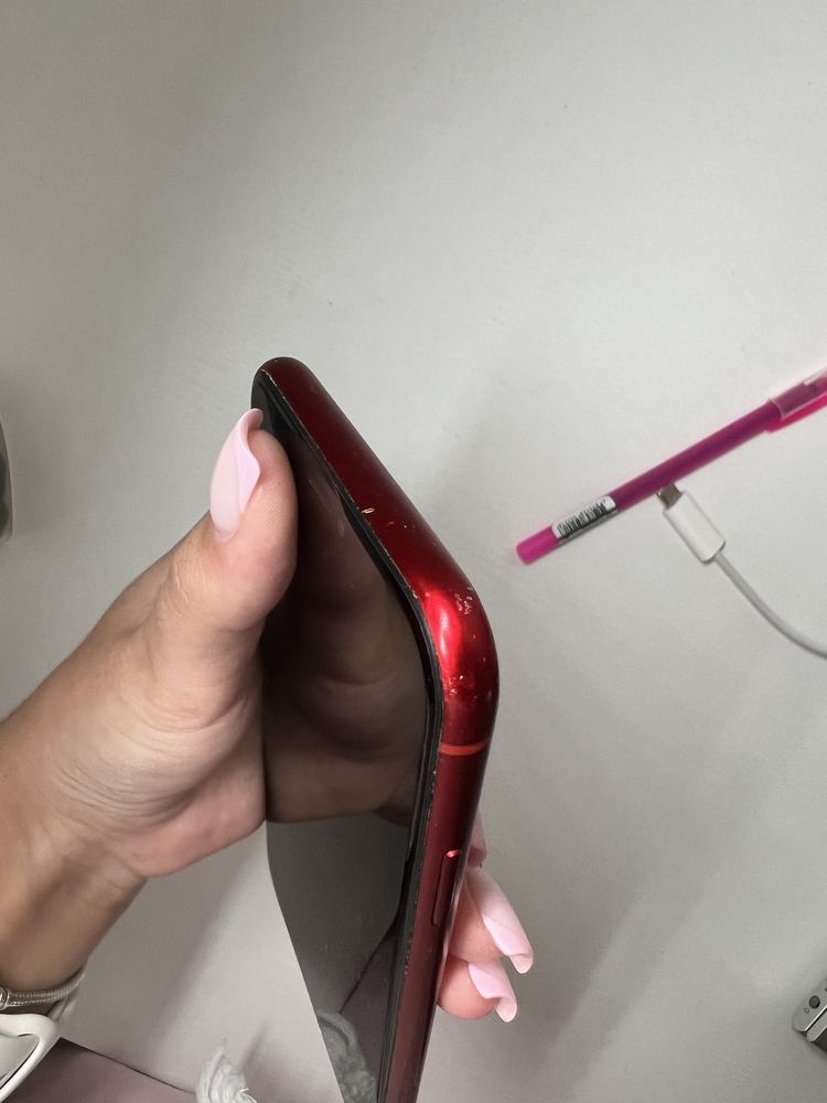 продаю iPhone XR