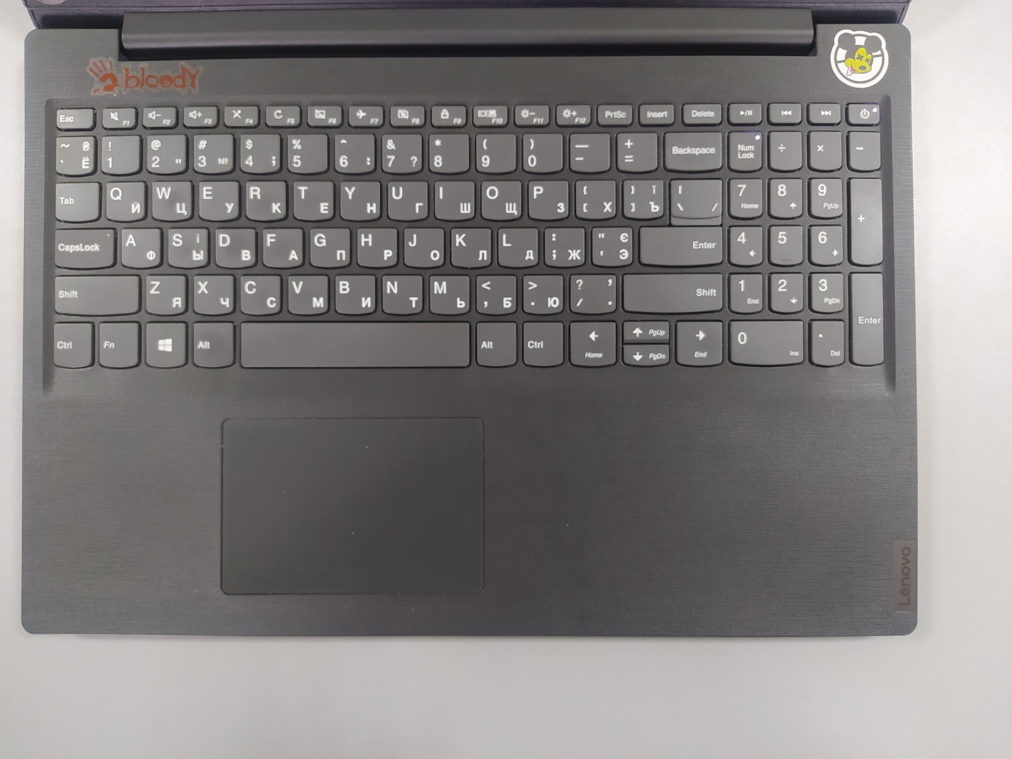 Ноутбук Lenovo v15