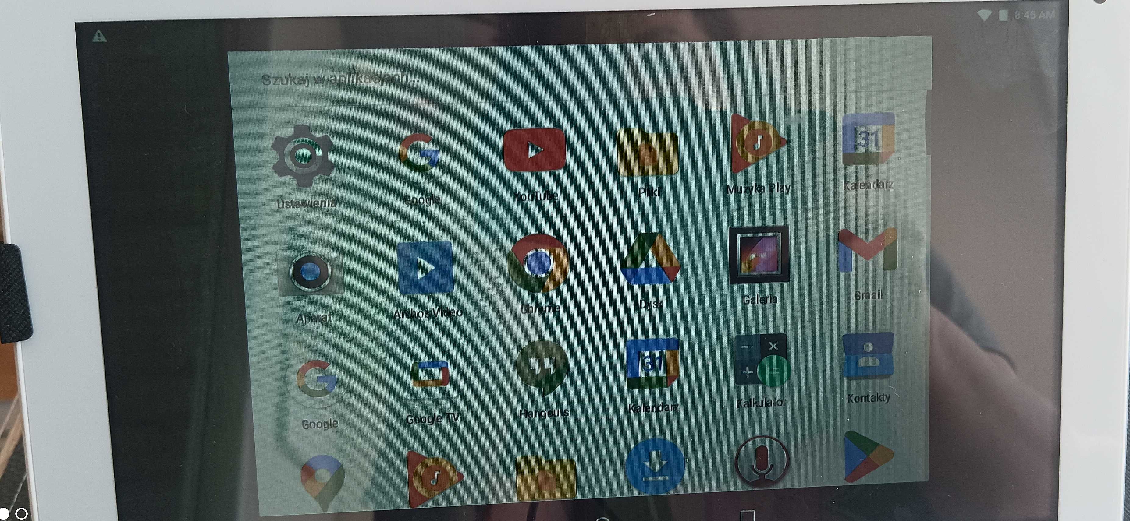 Tablet z klawiaturą w etui i z power bank