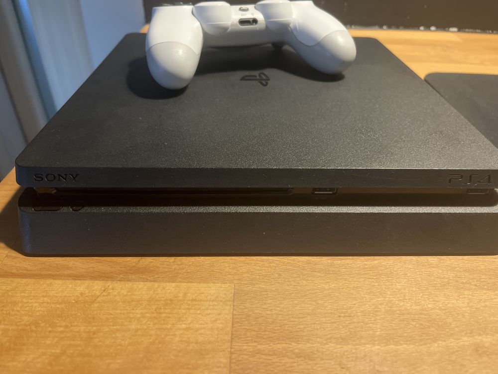 Sprzedam ps4 slim w bardzo dobrym stanie