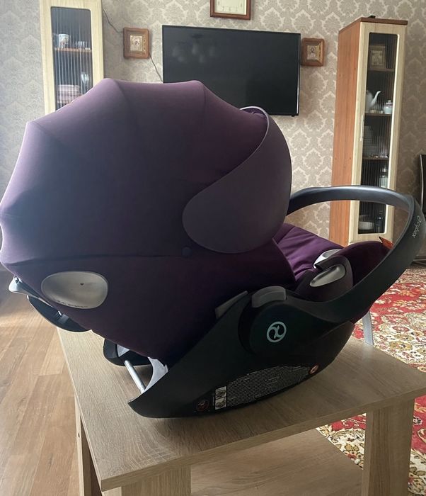 Cybex Cloud Q + база ISOFIX — ідеальний стан!