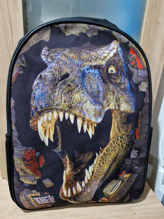 Mochila com oferta de estojo.  Novas