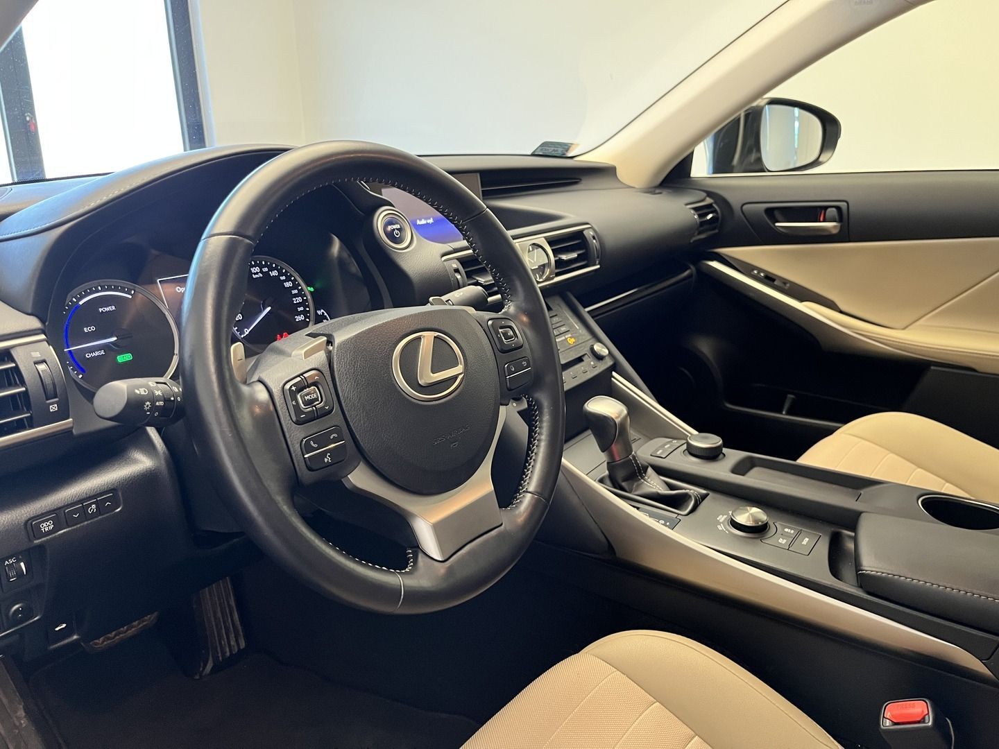 Lexus IS