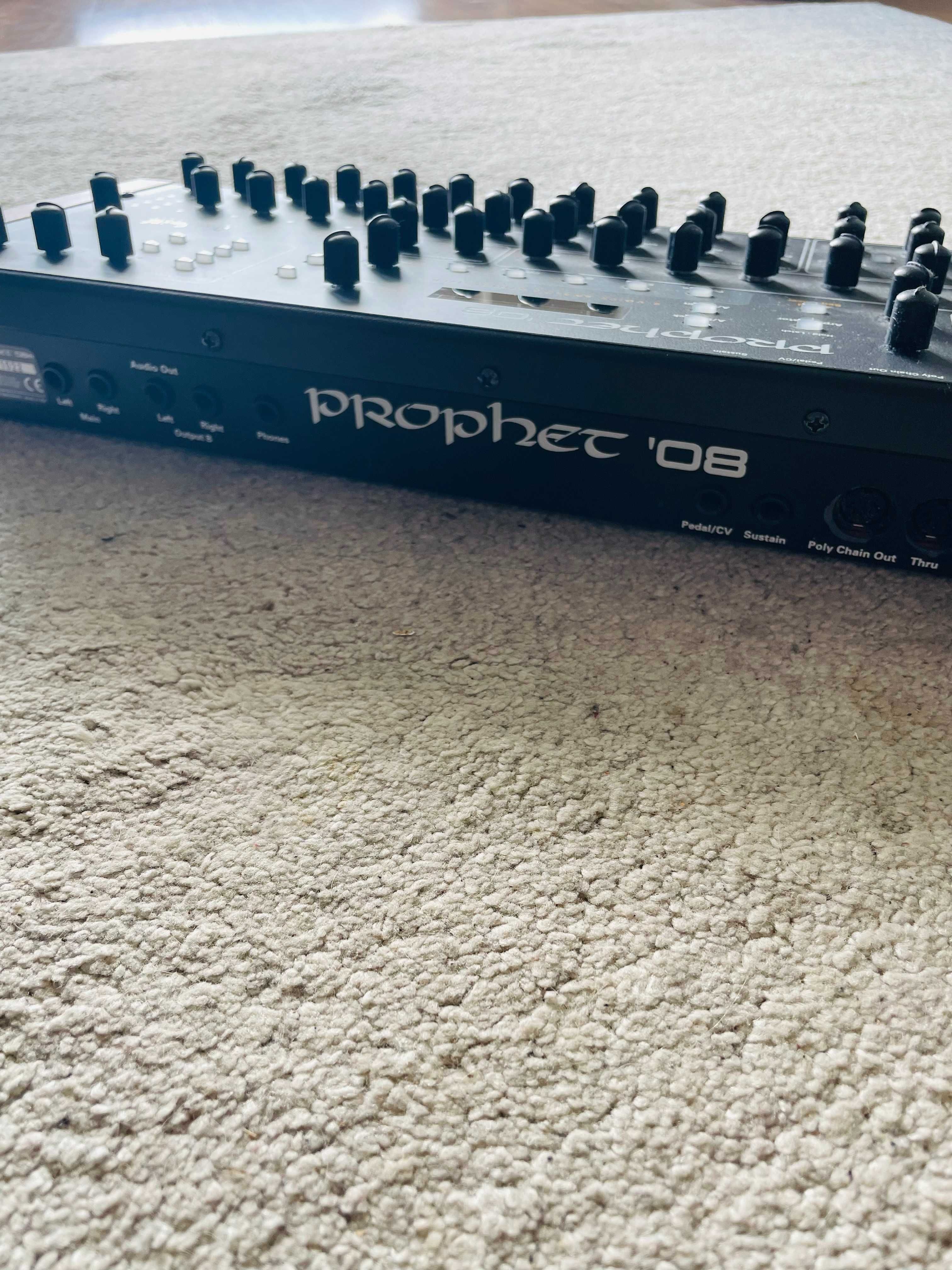 Dave Smith Prophet 08 - syntezator