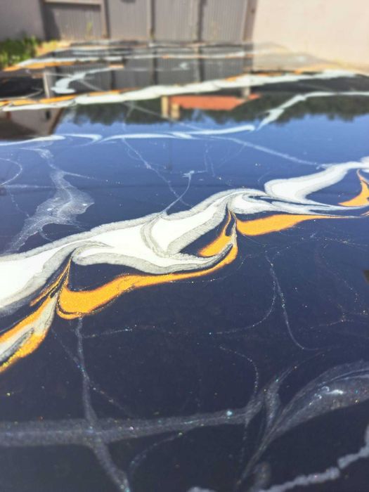 Mesa exclusiva em epóxi  a personificação da arte moderna na sua casa!